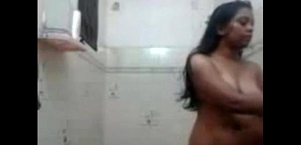  Indian desi munusamy sister nude bath self recorded